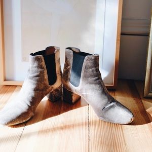 Madewell The Walker Chelsea Boots in Velvet